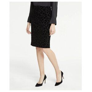 Ann Taylor Black Velvet Spotted Leopard Print Fitted Pencil Skirt Size 2P